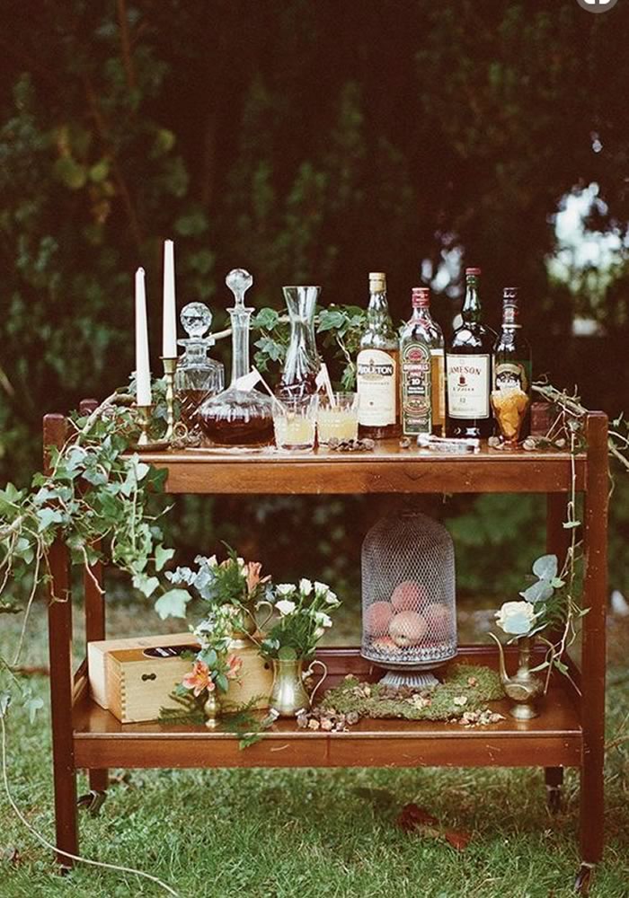 autumn-wedding-food-ideas-whisky-bar