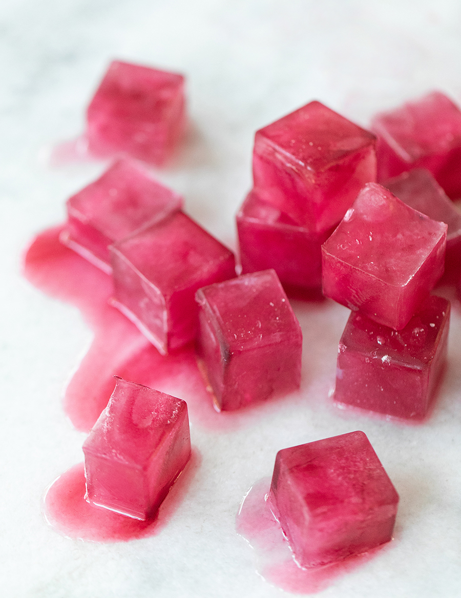 how-to-make-natural-pink-ice-cubes-4